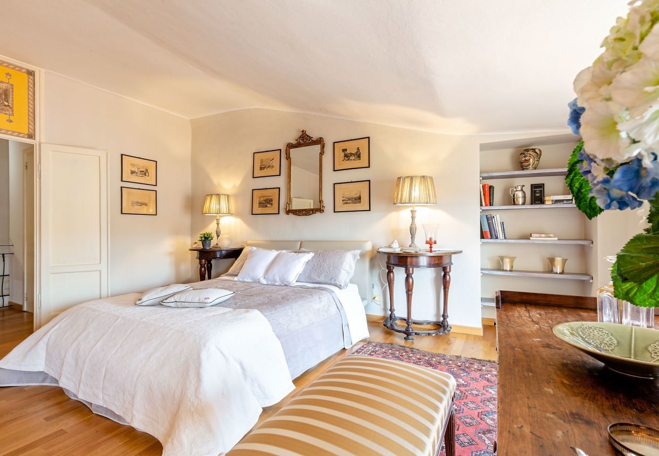 Apartment in Lucca - THE 1500S PALACE TERRACE APARTMENT IN LUCCA, Air Conditioning Wifi Views