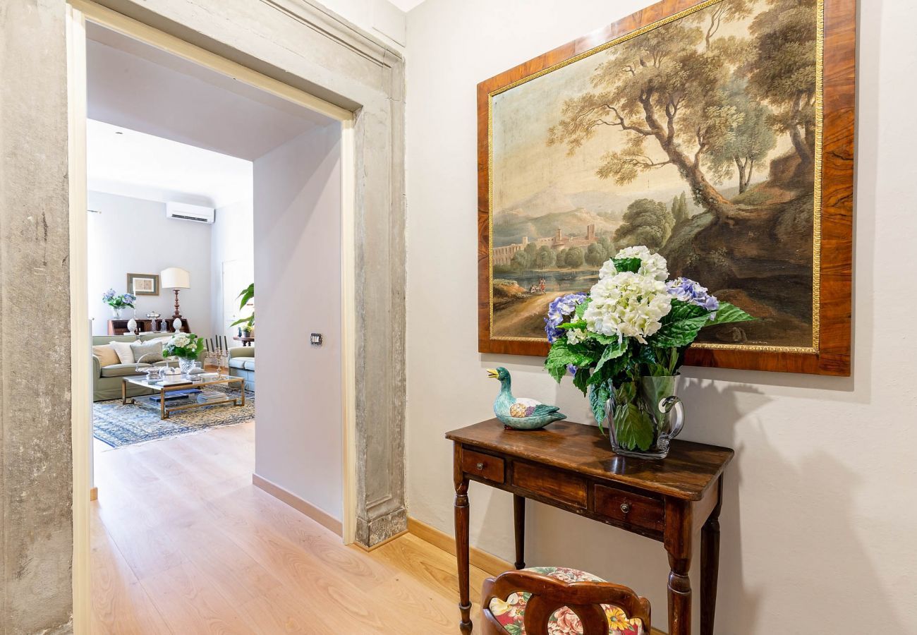 Apartment in Lucca - THE 1500S PALACE TERRACE APARTMENT IN LUCCA, Air Conditioning Wifi Views