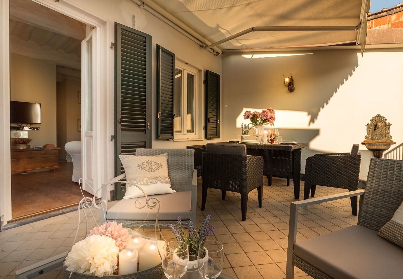 Apartment in Lucca - 2 Bedrooms 2 Bathrooms Romantic Apartment with Terrace and Parking in Lucca