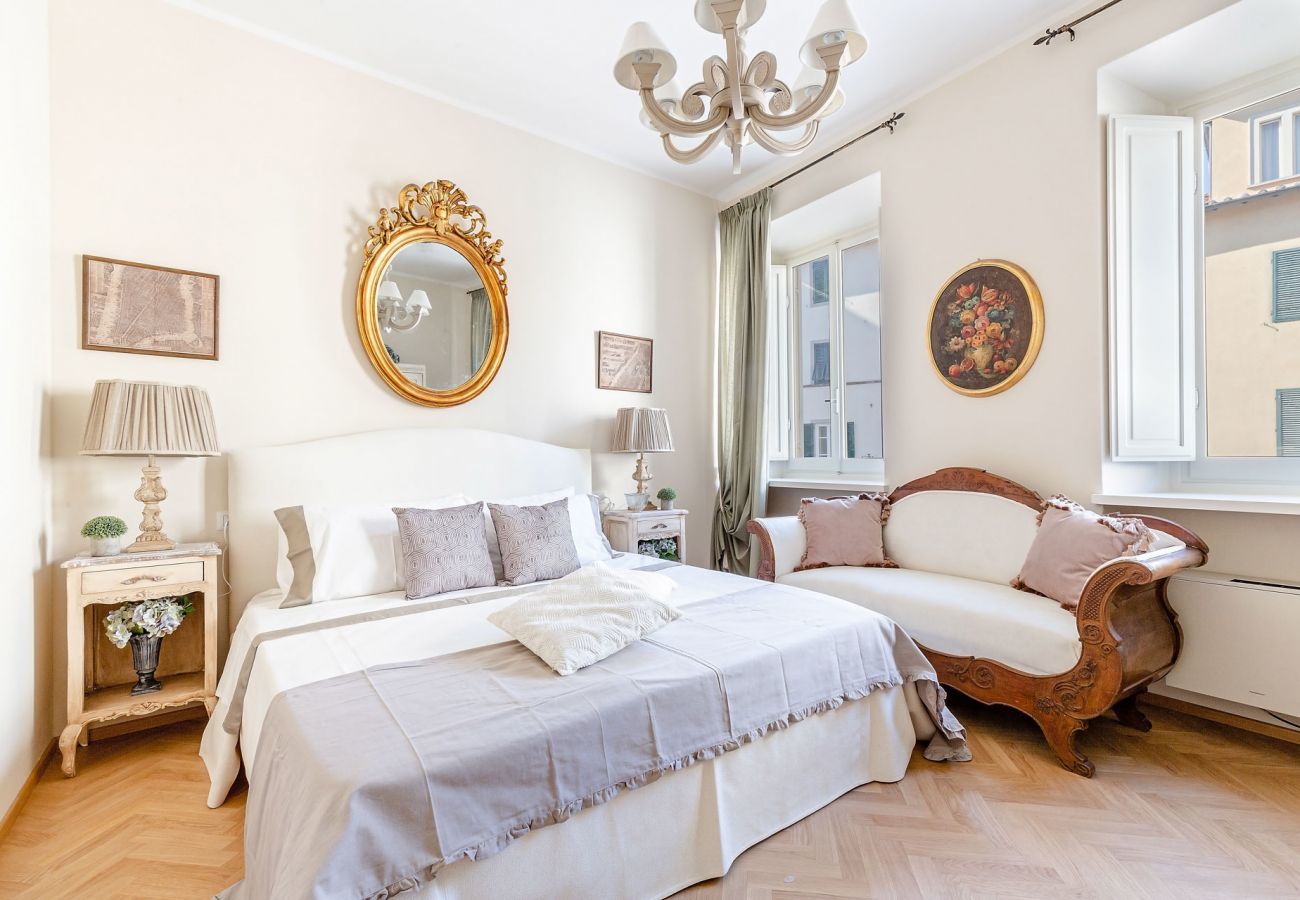 Apartment in Lucca - CASA SAN FREDIANO 3 Luxury Bedrooms and a Charming LUCCA View Inside the Walls