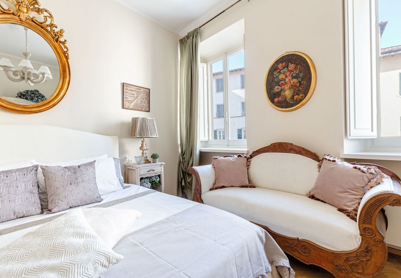 Apartment in Lucca - CASA SAN FREDIANO 3 Luxury Bedrooms and a Charming LUCCA View Inside the Walls