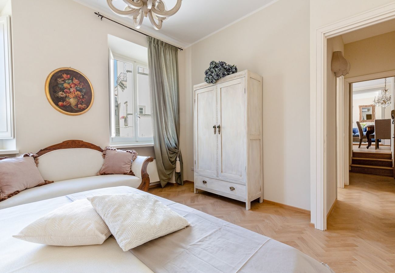 Apartment in Lucca - CASA SAN FREDIANO 3 Luxury Bedrooms and a Charming LUCCA View Inside the Walls