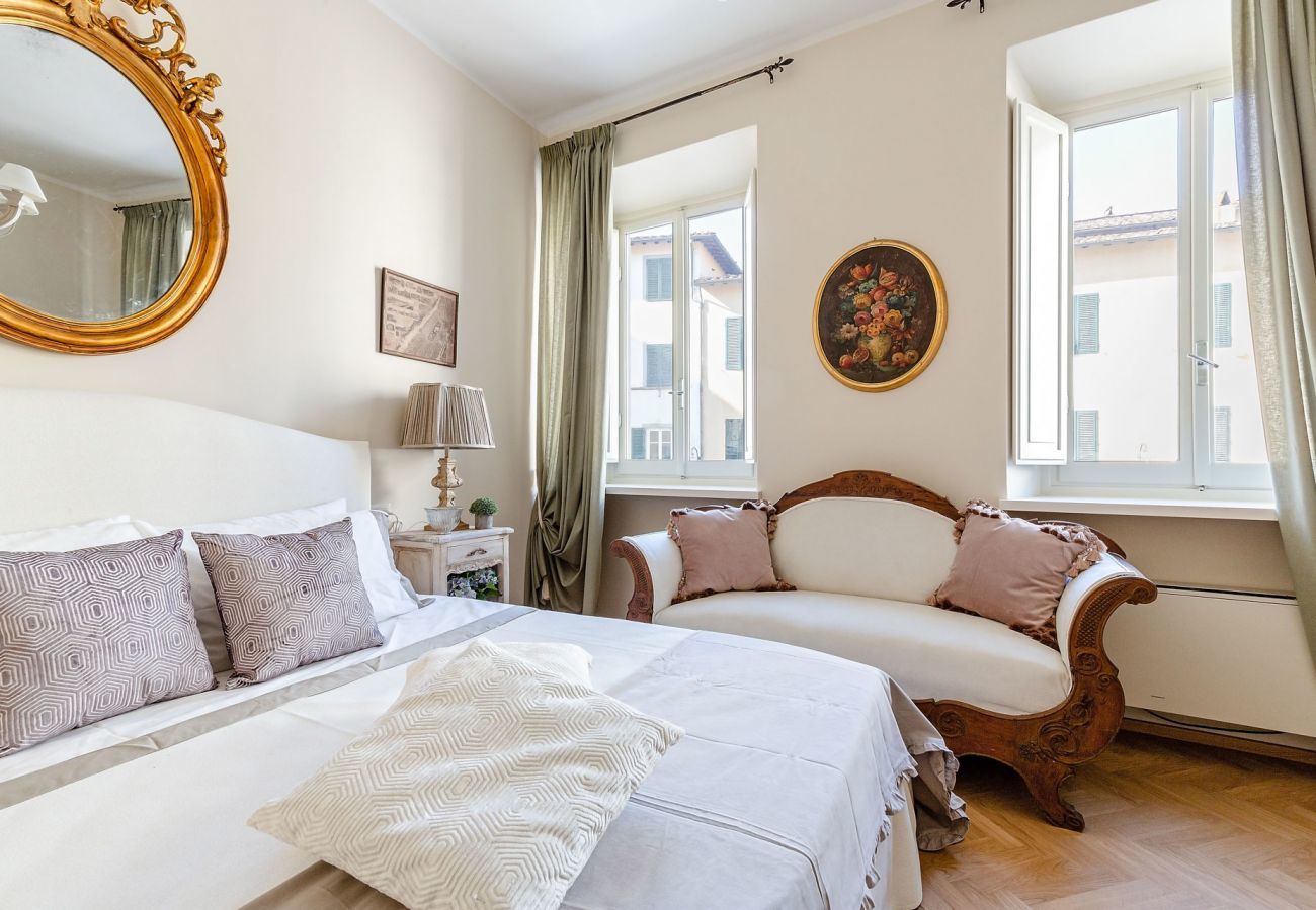 Apartment in Lucca - CASA SAN FREDIANO 3 Luxury Bedrooms and a Charming LUCCA View Inside the Walls