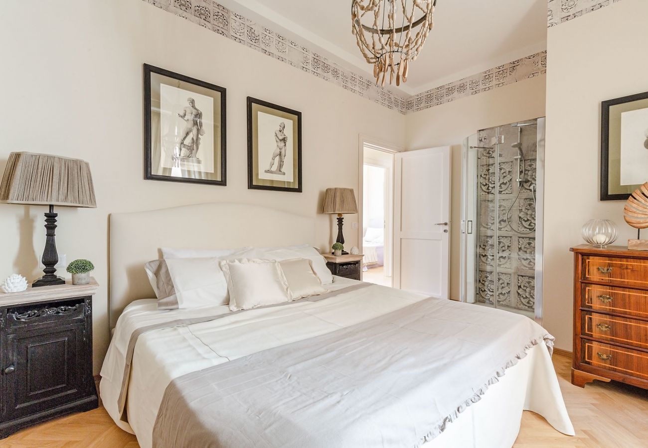 Apartment in Lucca - CASA SAN FREDIANO 3 Luxury Bedrooms and a Charming LUCCA View Inside the Walls