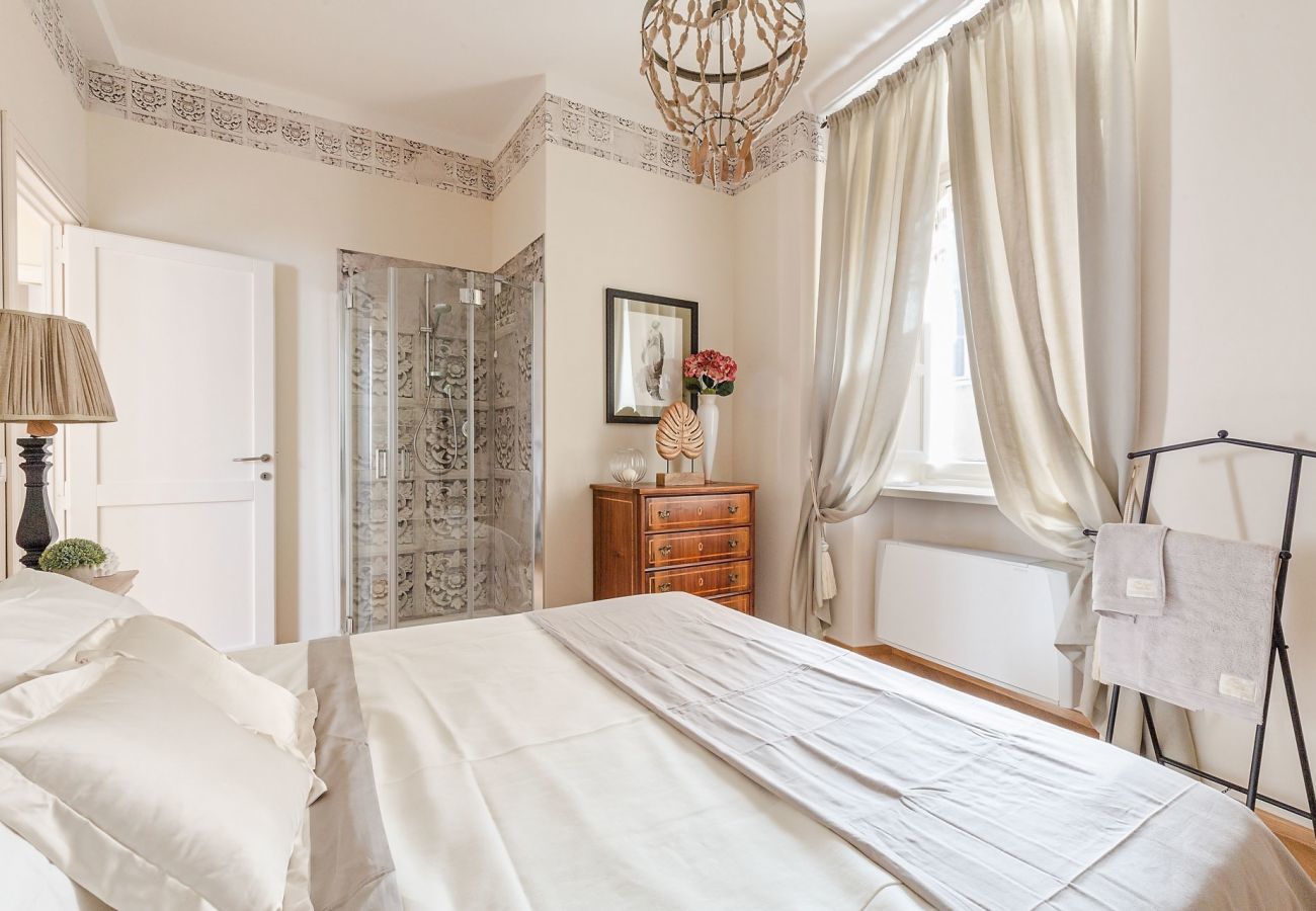 Apartment in Lucca - CASA SAN FREDIANO 3 Luxury Bedrooms and a Charming LUCCA View Inside the Walls