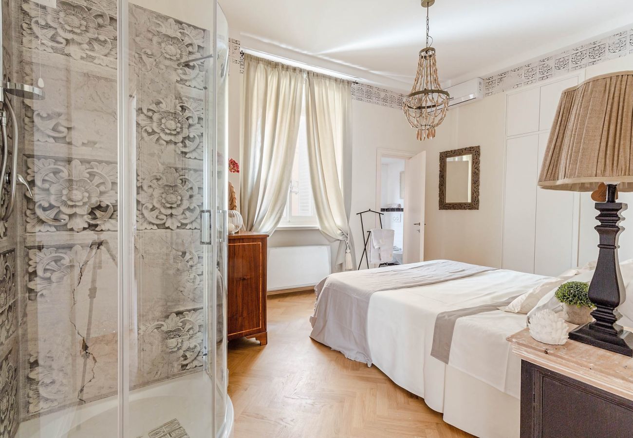 Apartment in Lucca - CASA SAN FREDIANO 3 Luxury Bedrooms and a Charming LUCCA View Inside the Walls