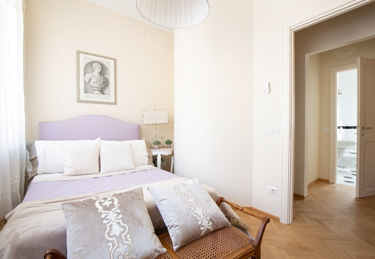 Apartment in Lucca - CASA SAN FREDIANO 3 Luxury Bedrooms and a Charming LUCCA View Inside the Walls