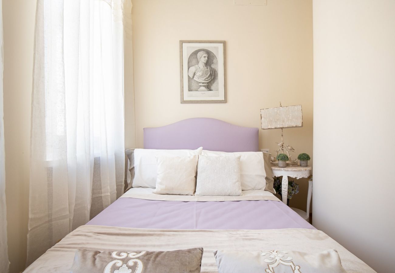 Apartment in Lucca - CASA SAN FREDIANO 3 Luxury Bedrooms and a Charming LUCCA View Inside the Walls