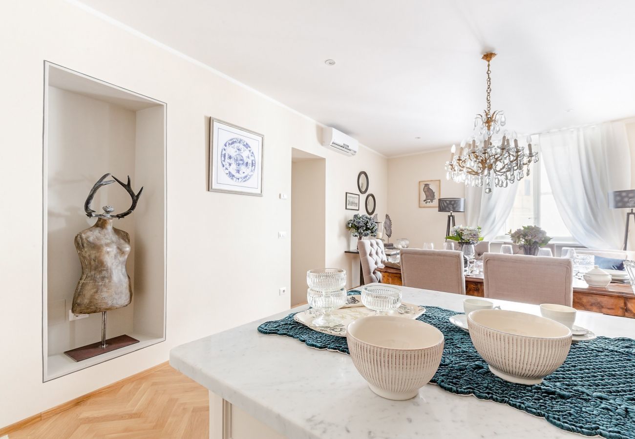 Apartment in Lucca - CASA SAN FREDIANO 3 Luxury Bedrooms and a Charming LUCCA View Inside the Walls