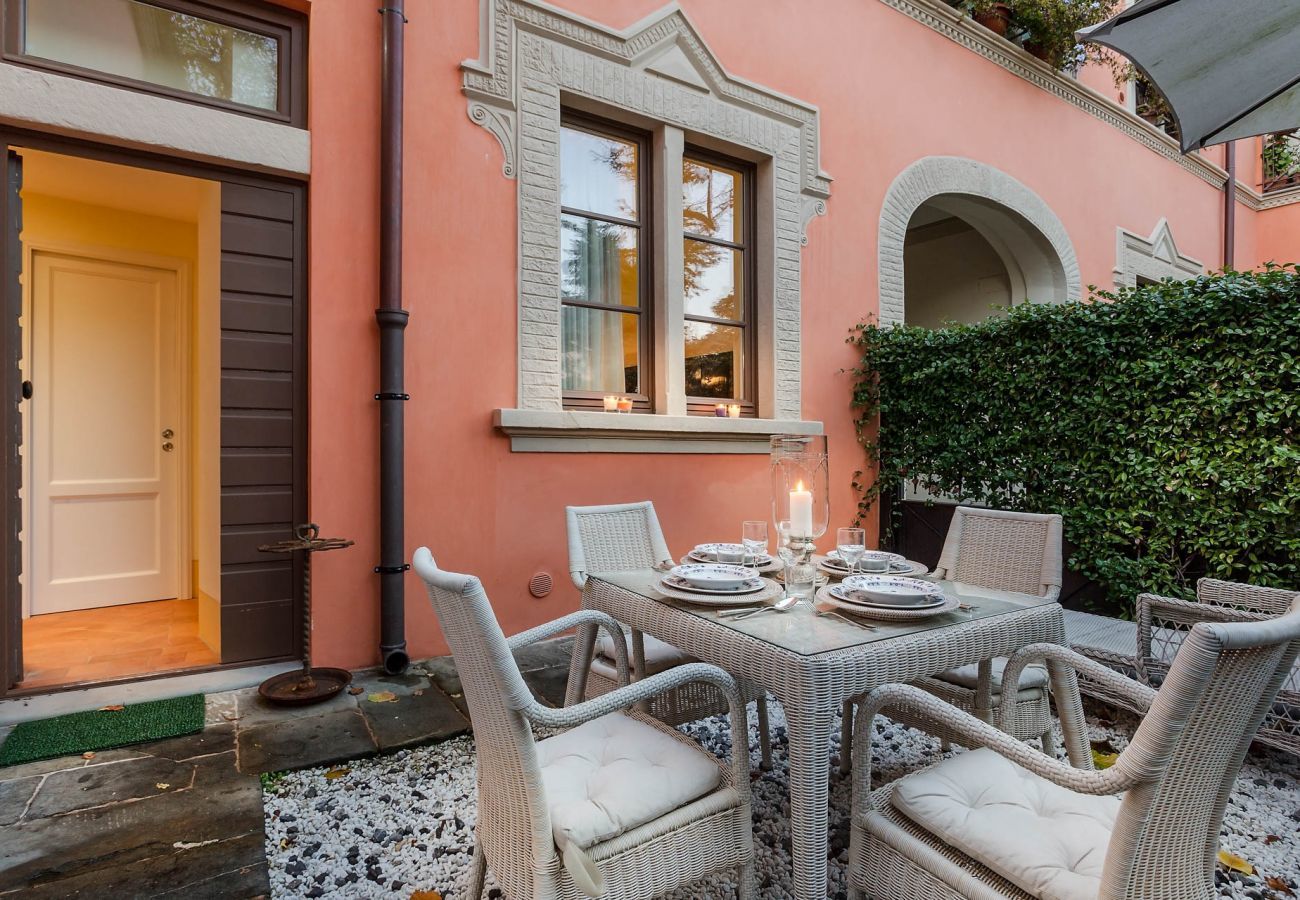 Apartment in Lucca - CASA VERA exquisite 2 bedrooms 2 baths apartment with garden, A/C