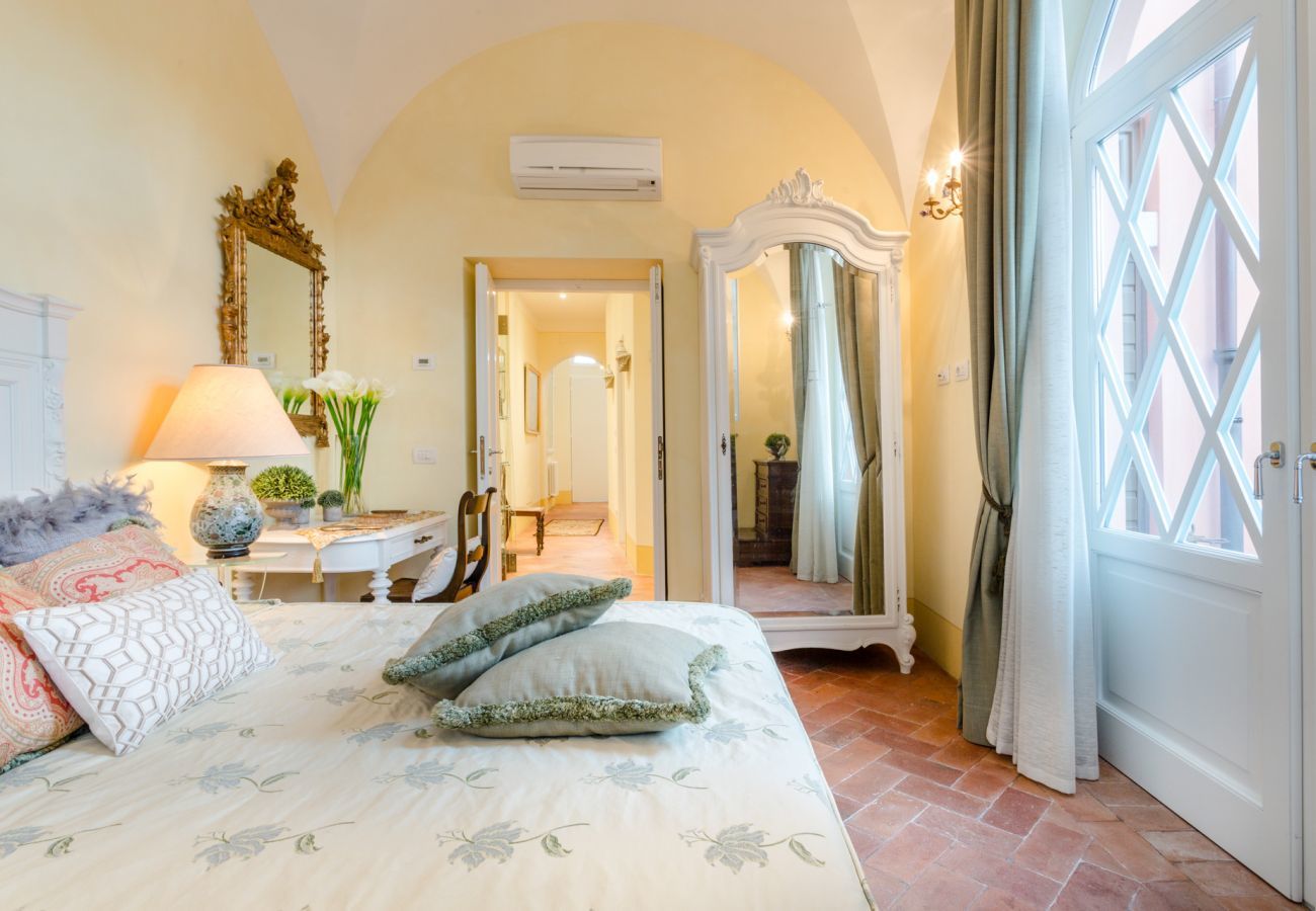 Apartment in Lucca - CASA VERA exquisite 2 bedrooms 2 baths apartment with garden, A/C