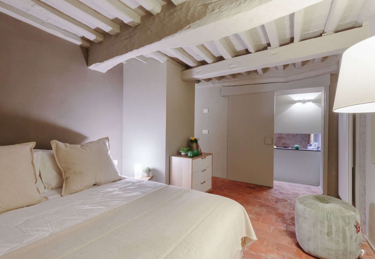 Apartment in Lucca - THE SMART LUCCA APARTMENT SUITE inside the Walls