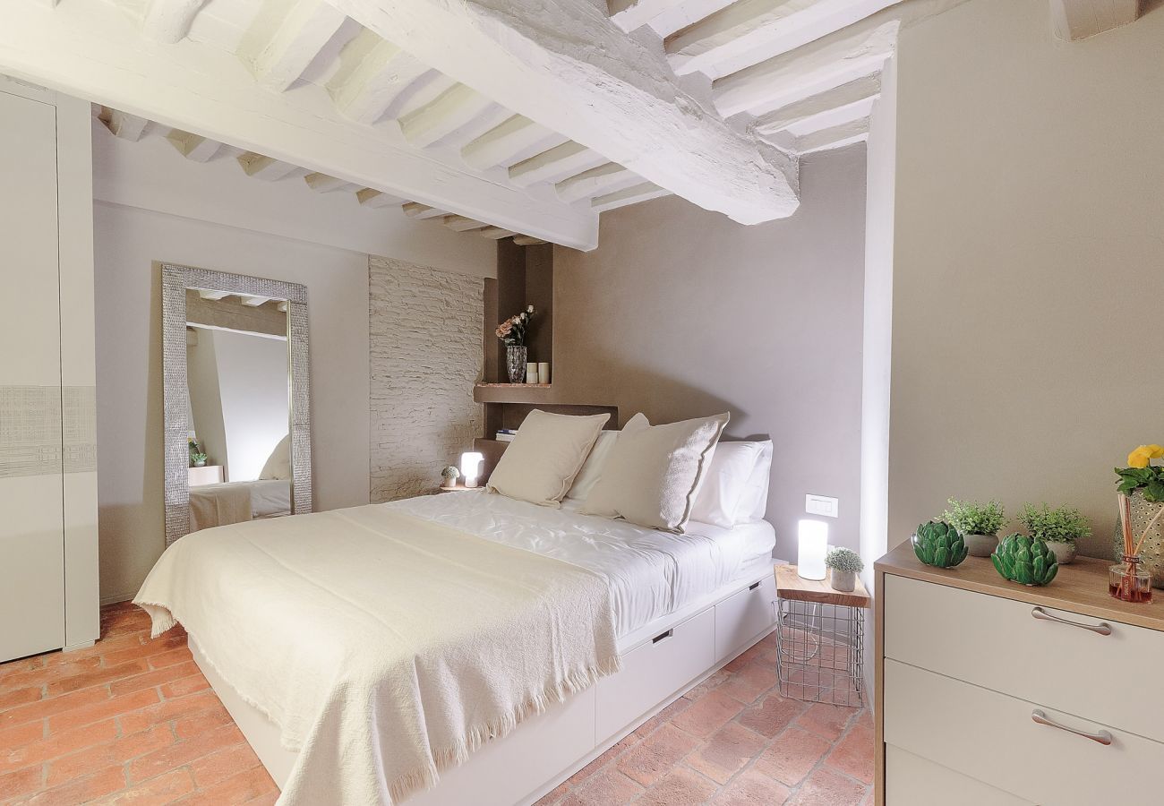 Apartment in Lucca - THE SMART LUCCA APARTMENT SUITE inside the Walls