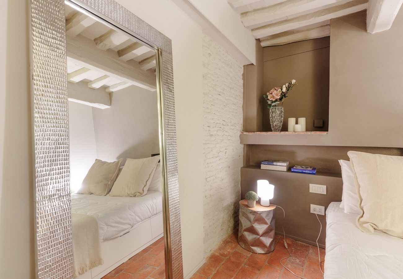 Apartment in Lucca - THE SMART LUCCA APARTMENT SUITE inside the Walls