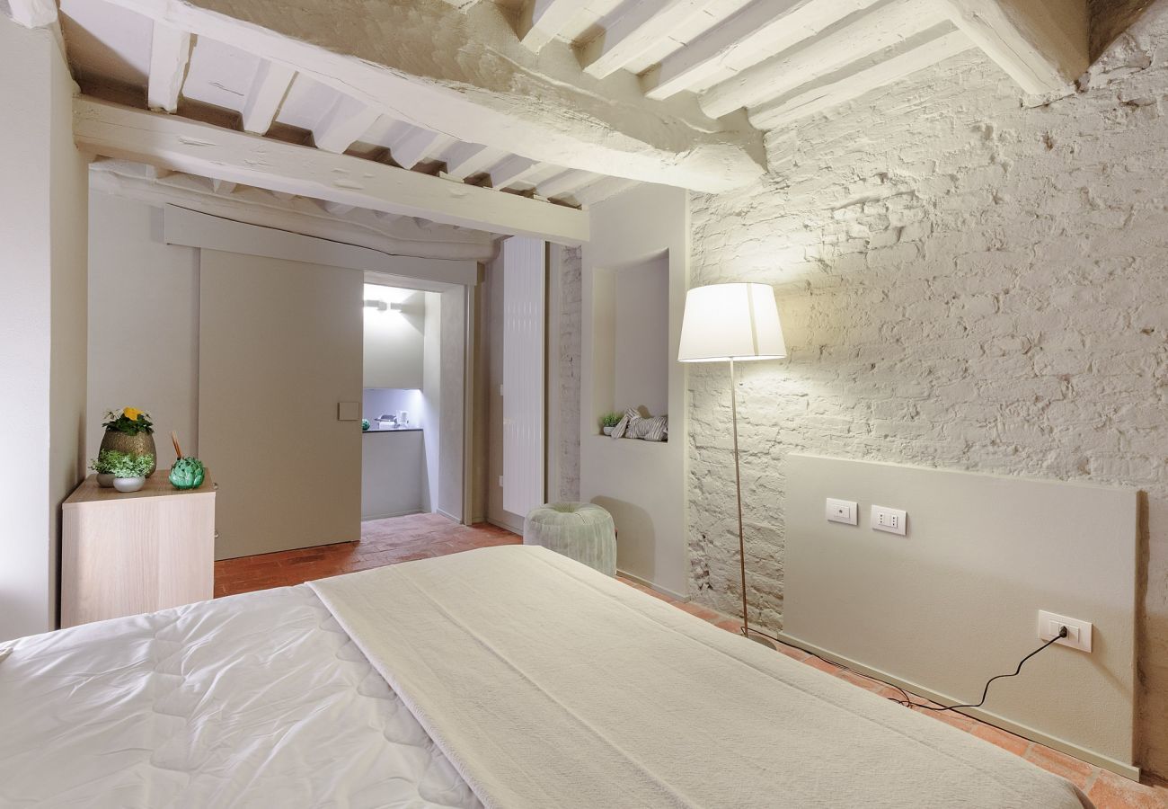 Apartment in Lucca - THE SMART LUCCA APARTMENT SUITE inside the Walls