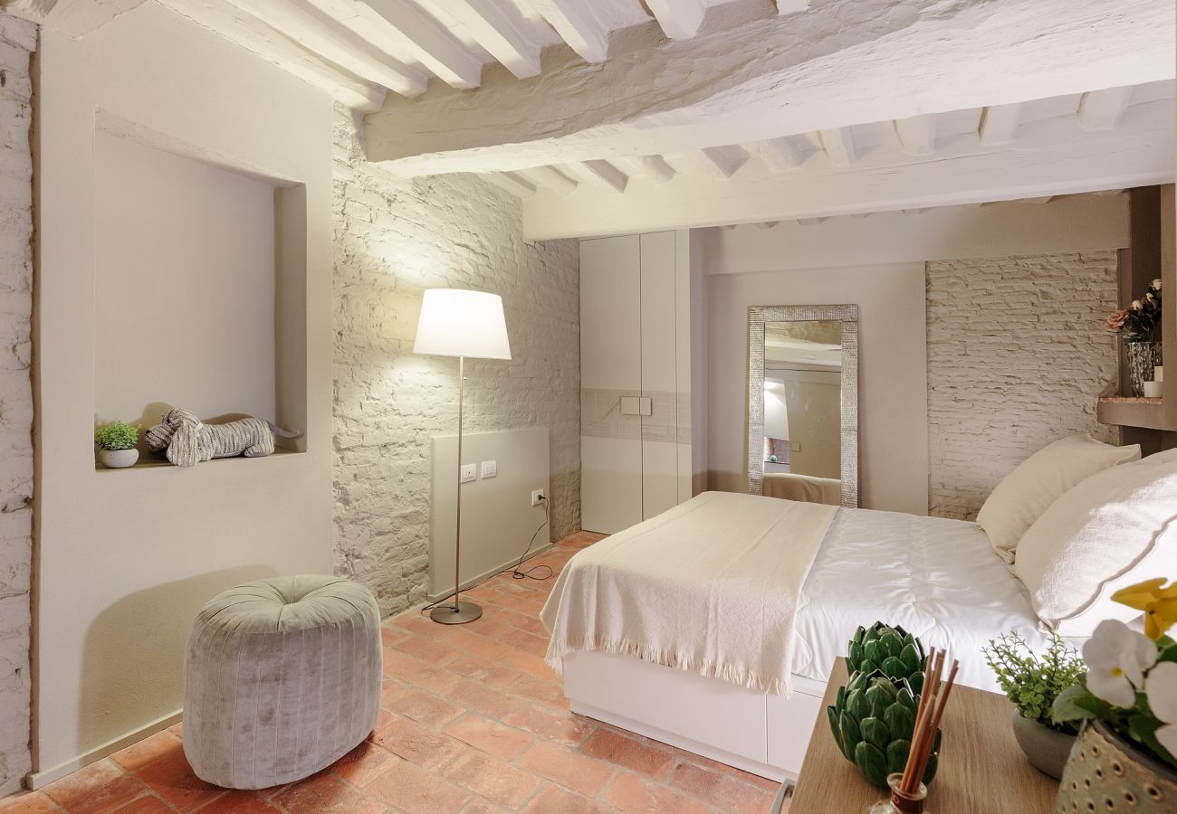 Apartment in Lucca - THE SMART LUCCA APARTMENT SUITE inside the Walls