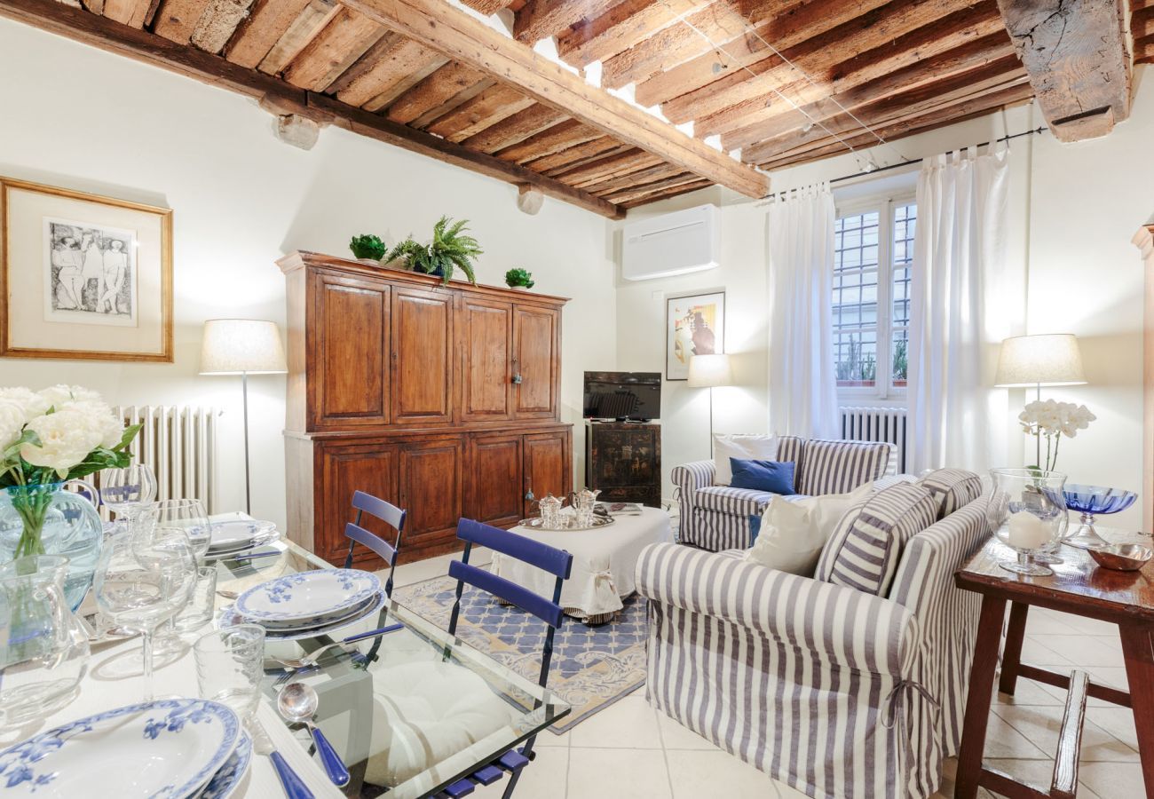 Apartment in Lucca - Stylish Smart Ground Floor Apartment inside Lucca