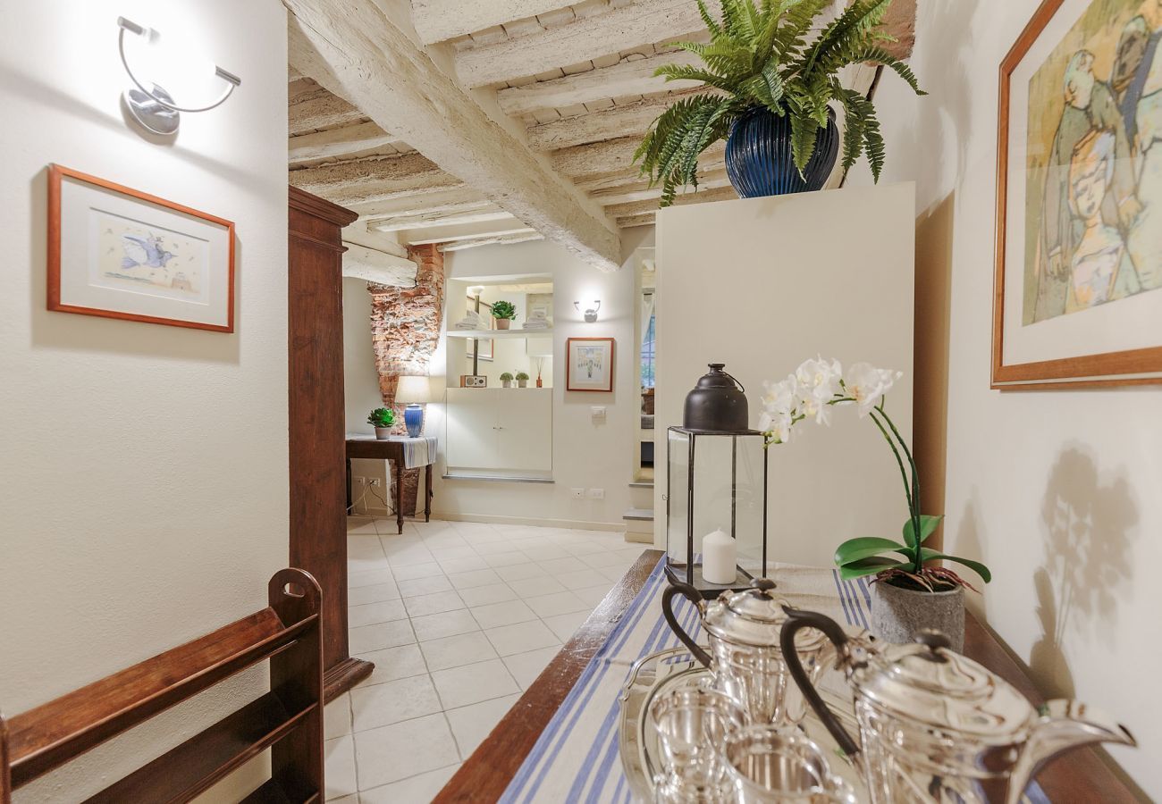 Apartment in Lucca - Stylish Smart Ground Floor Apartment inside Lucca