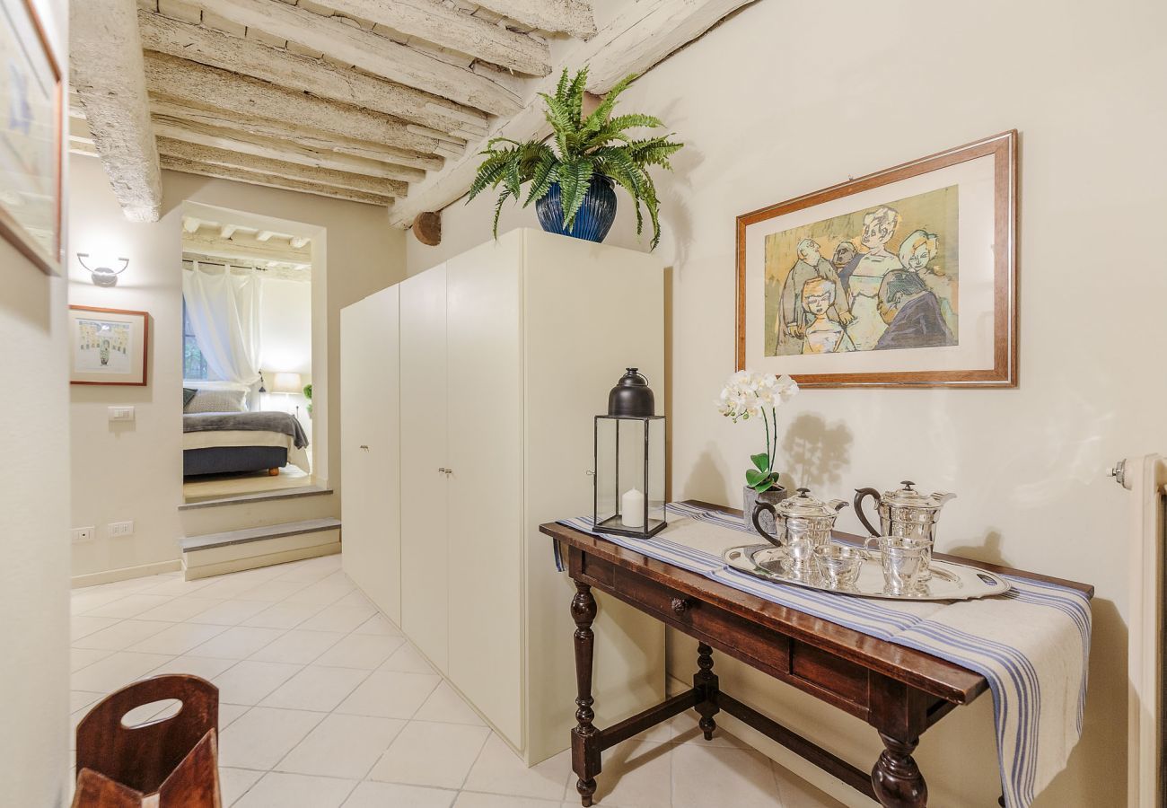 Apartment in Lucca - Stylish Smart Ground Floor Apartment inside Lucca