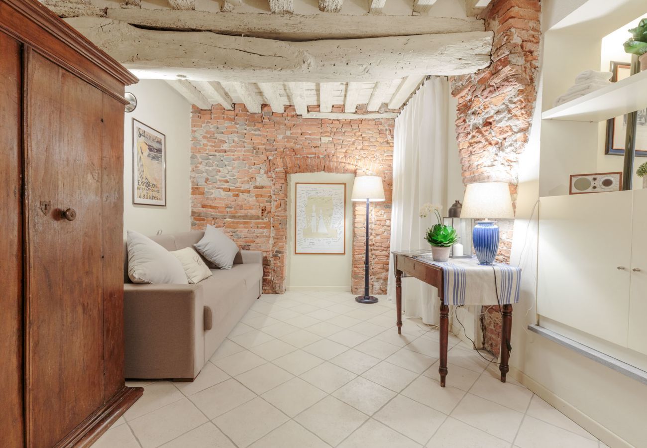 Apartment in Lucca - Stylish Smart Ground Floor Apartment inside Lucca