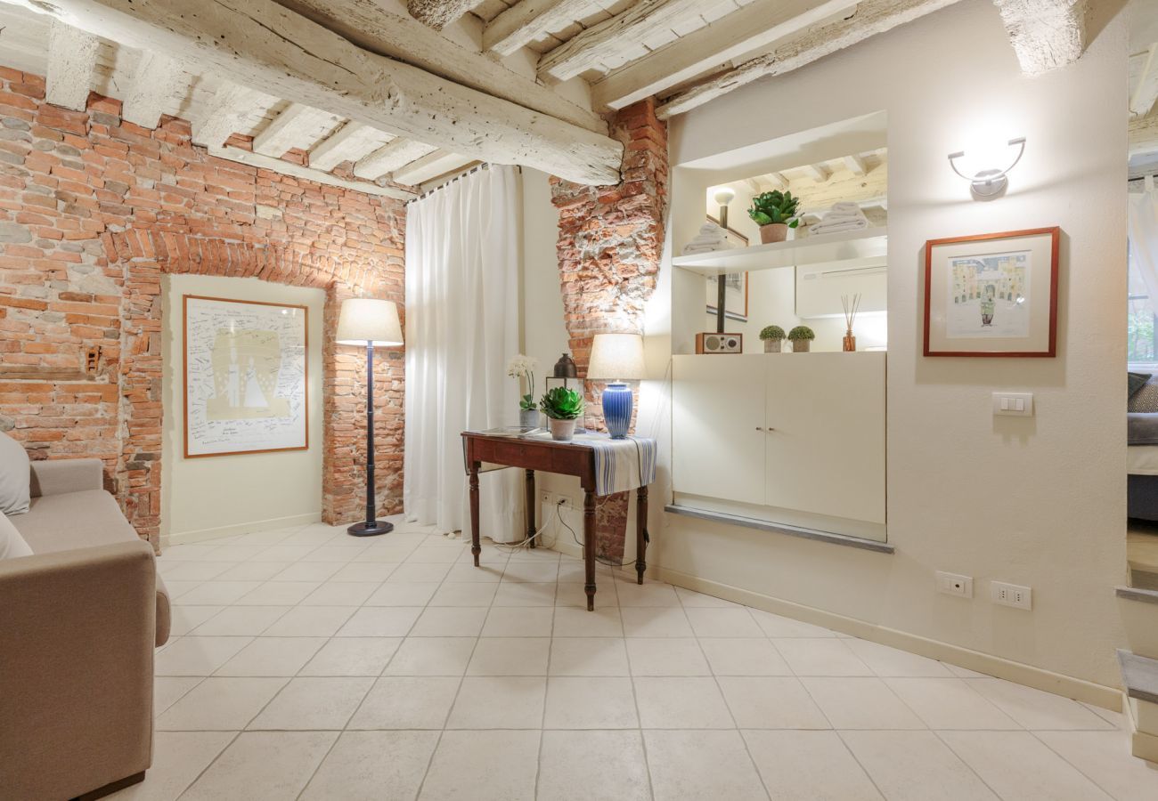 Apartment in Lucca - Stylish Smart Ground Floor Apartment inside Lucca