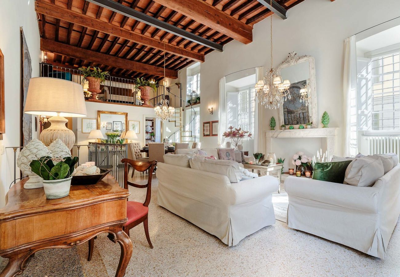 Apartment in Lucca - PALAZZO POGGI, 5 Charming Bedrooms in Style