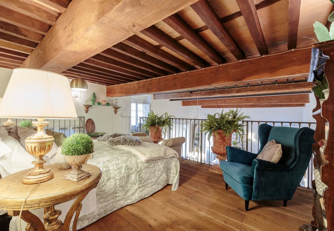 Apartment in Lucca - PALAZZO POGGI, 5 Charming Bedrooms in Style