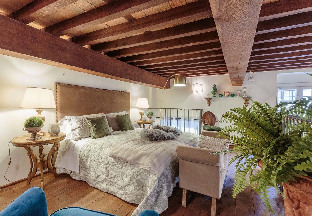 Apartment in Lucca - PALAZZO POGGI, 5 Charming Bedrooms in Style