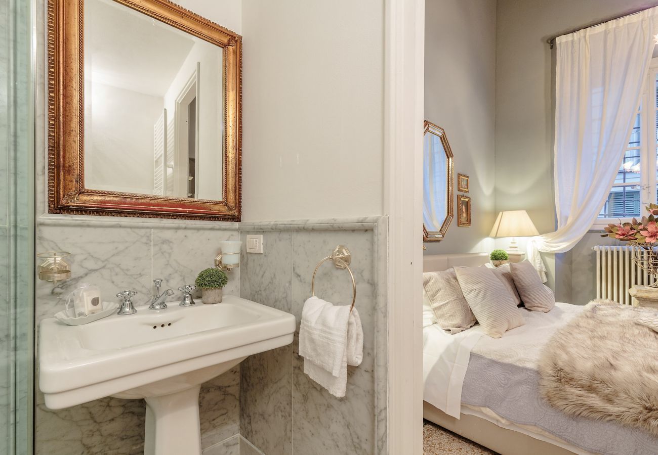 Apartment in Lucca - PALAZZO POGGI, 5 Charming Bedrooms in Style