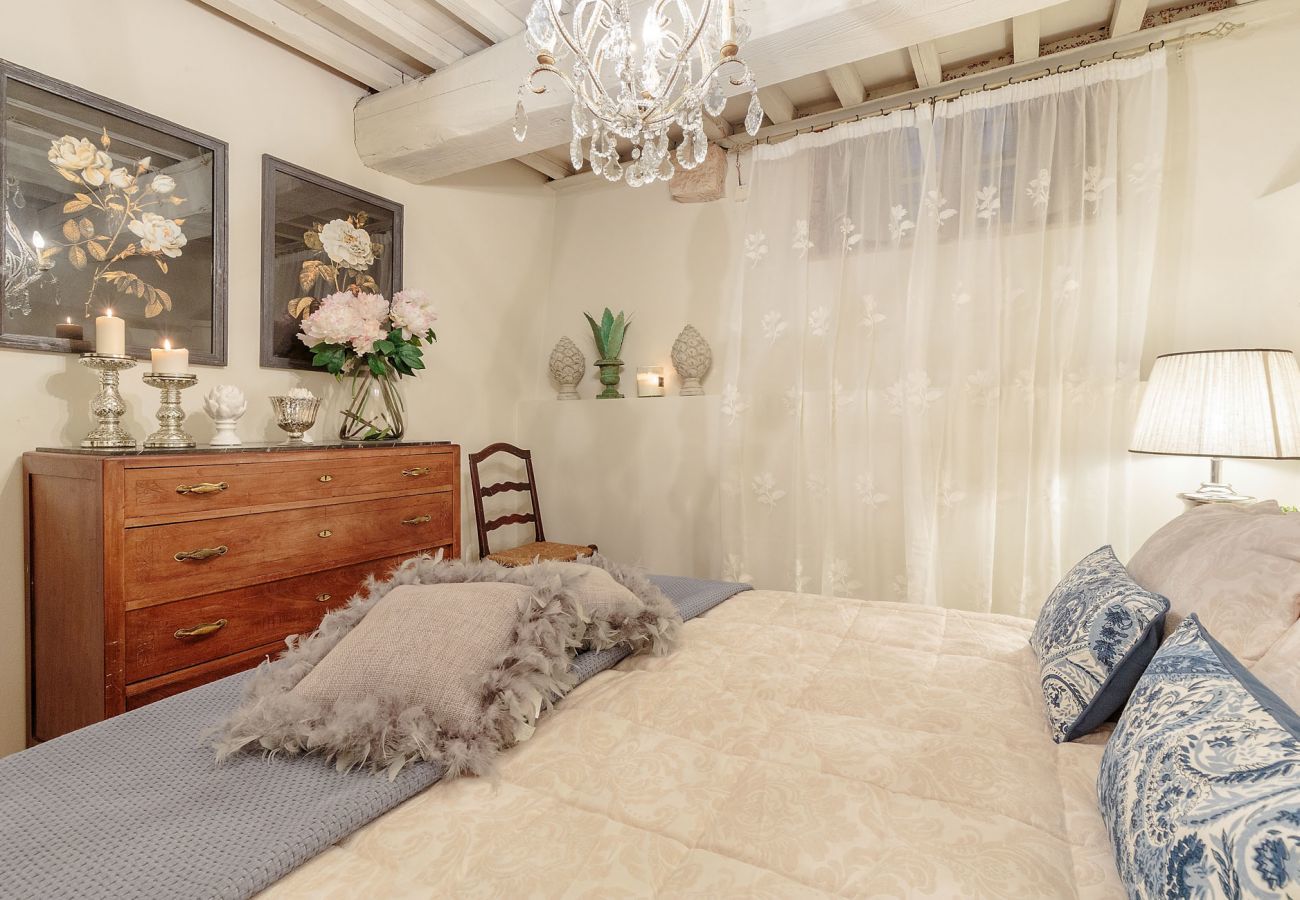 Apartment in Lucca - PALAZZO POGGI, 5 Charming Bedrooms in Style