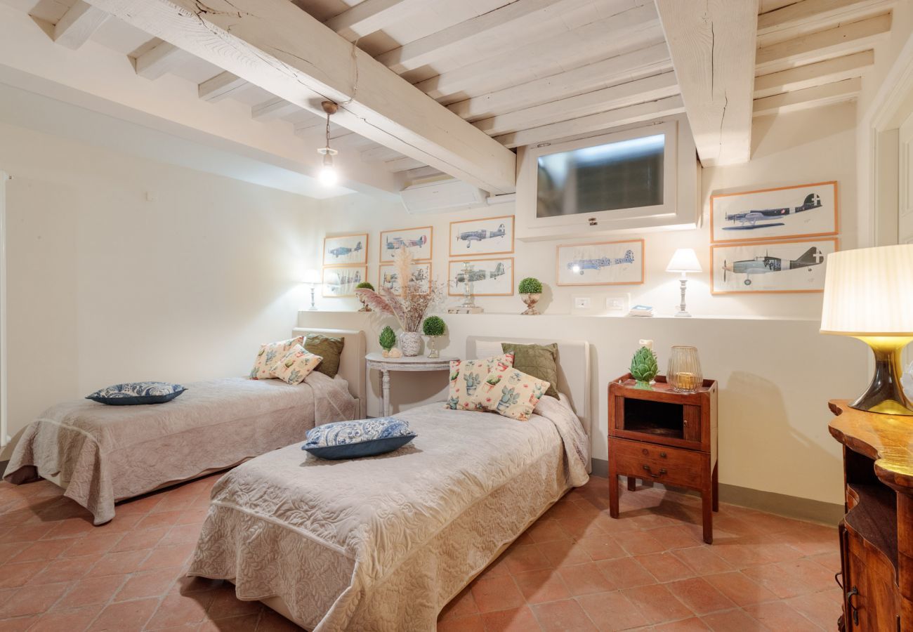 Apartment in Lucca - PALAZZO POGGI, 5 Charming Bedrooms in Style