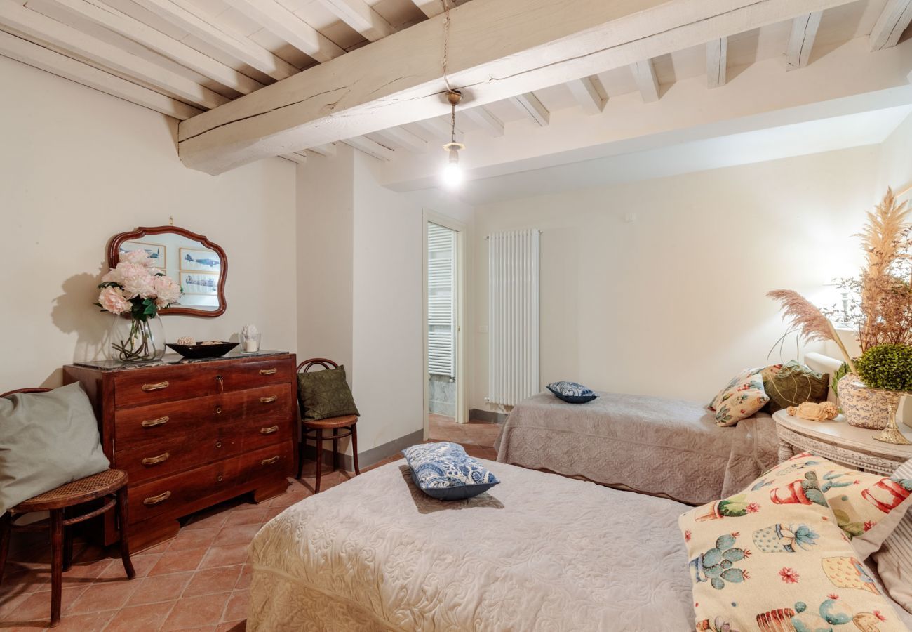 Apartment in Lucca - PALAZZO POGGI, 5 Charming Bedrooms in Style