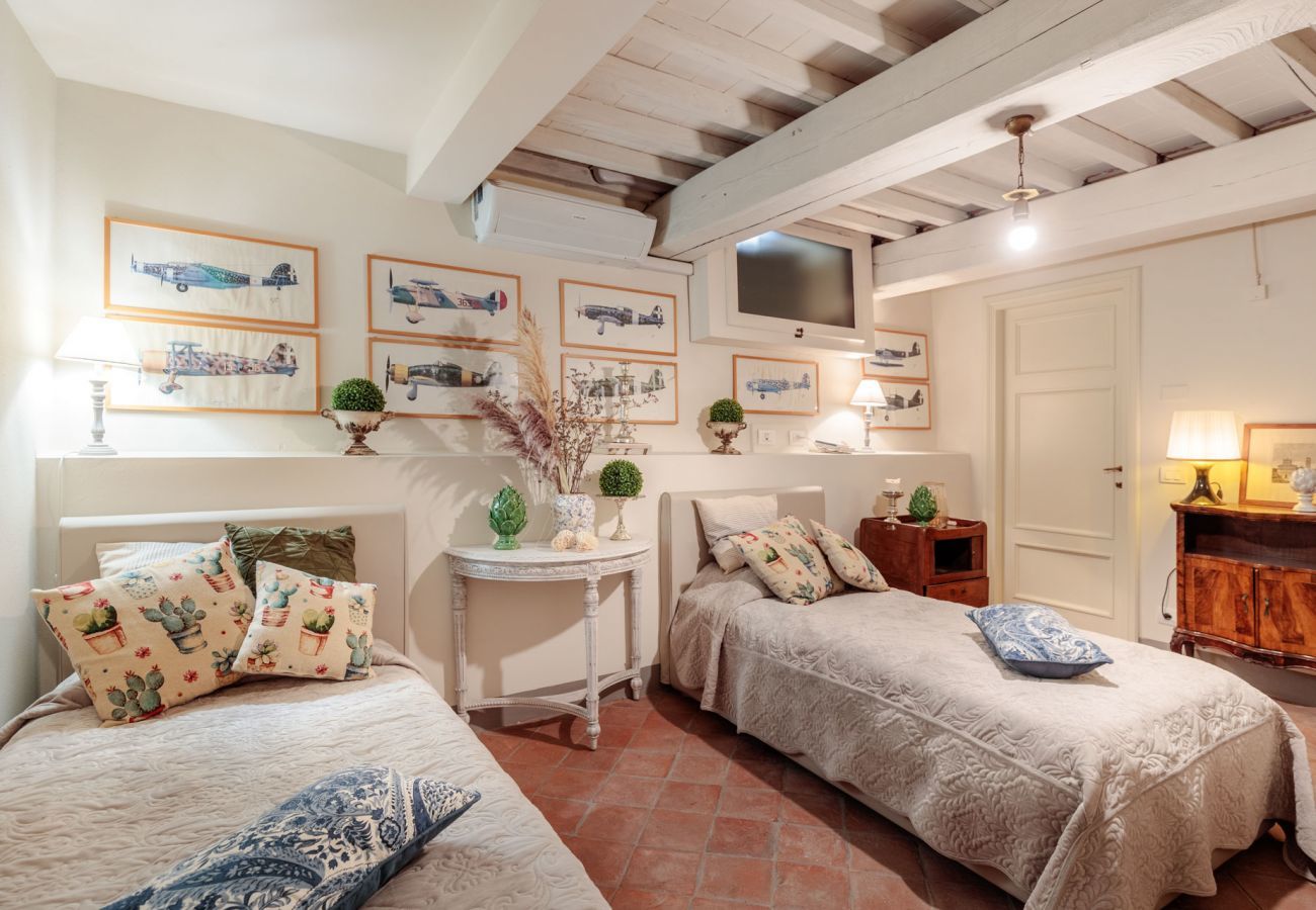 Apartment in Lucca - PALAZZO POGGI, 5 Charming Bedrooms in Style