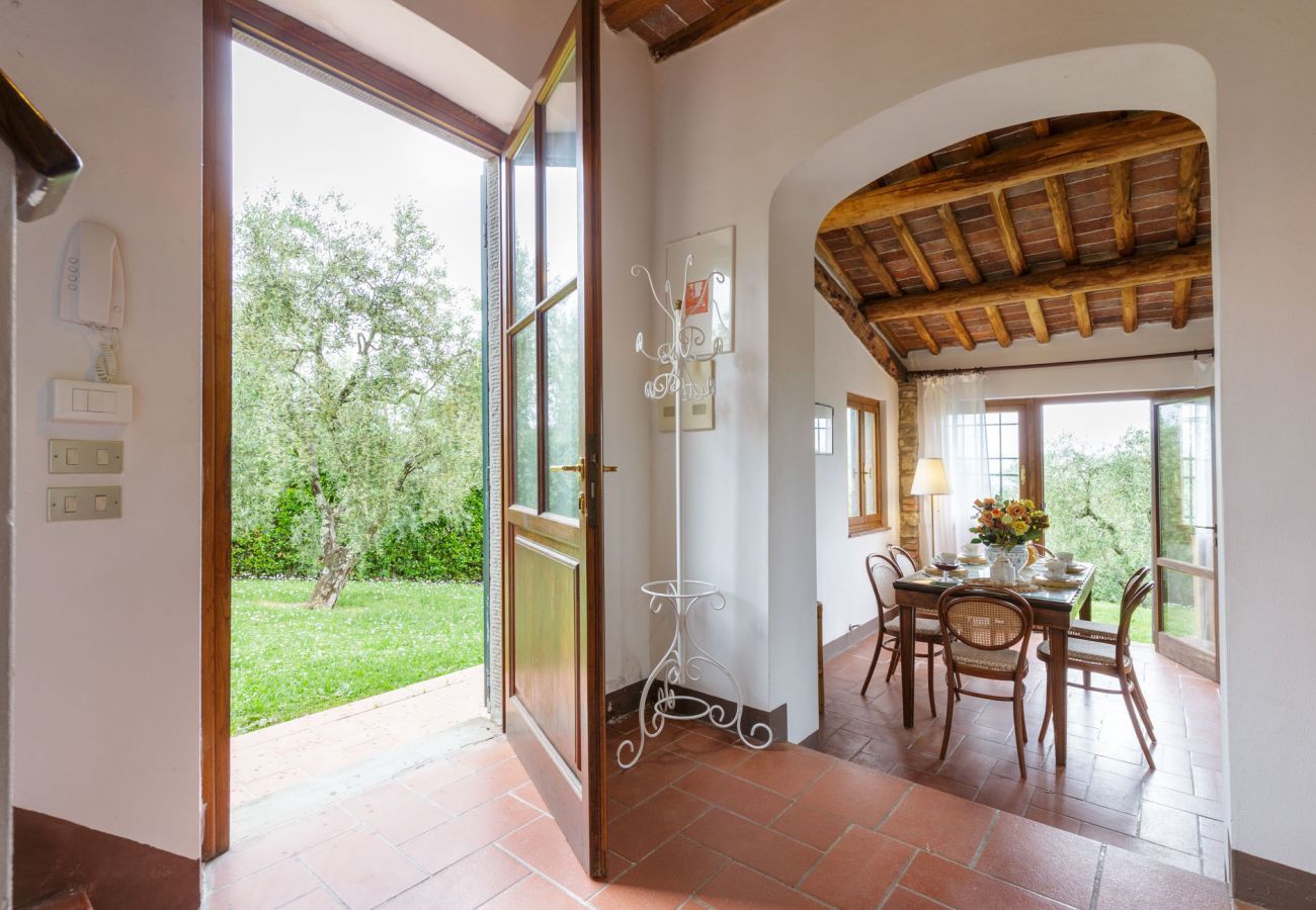 Villa in Capannori - ROMANTIC FARMHOUSE VILLA WITH PRIVATE INFINITY POOL AND GREAT VIEWS IN LUCCA