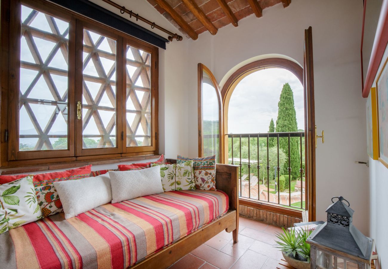 Villa in Capannori - ROMANTIC FARMHOUSE VILLA WITH PRIVATE INFINITY POOL AND GREAT VIEWS IN LUCCA