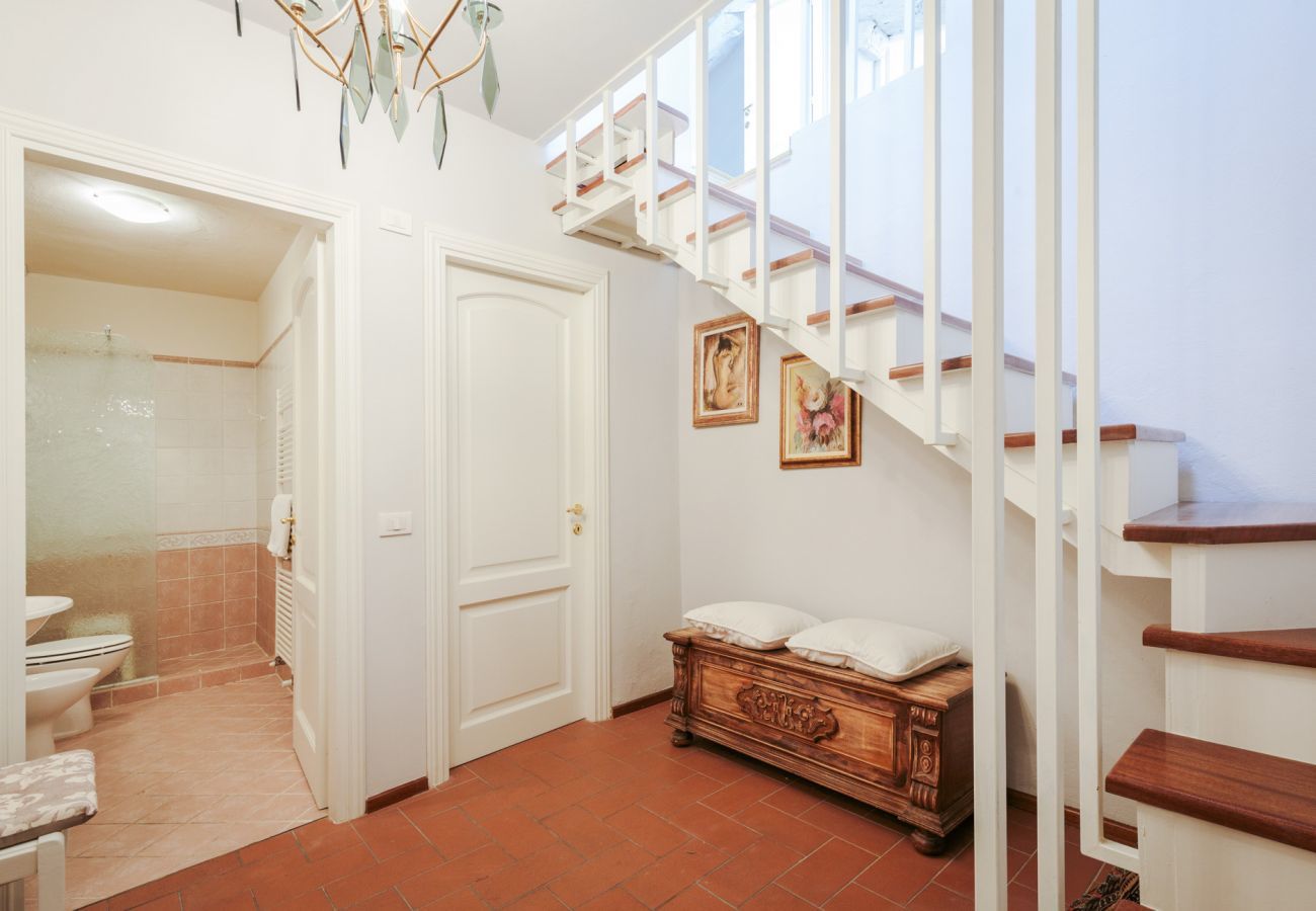 Apartment in Lucca - Spacious Home with Elevator along Via Guinigi inside the Lucca Walls