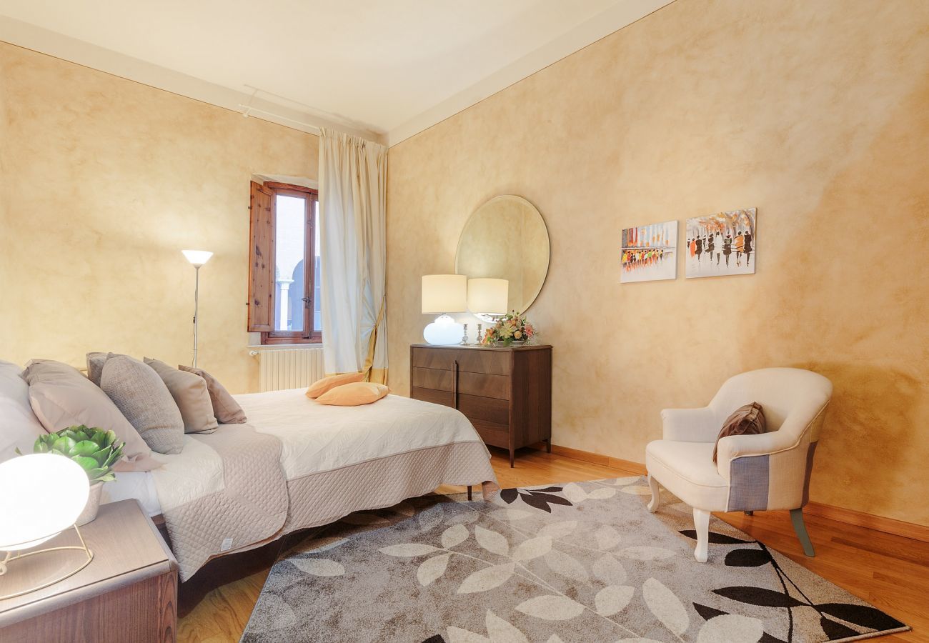 Apartment in Lucca - 3 bedrooms flat in central Lucca with air conditioning