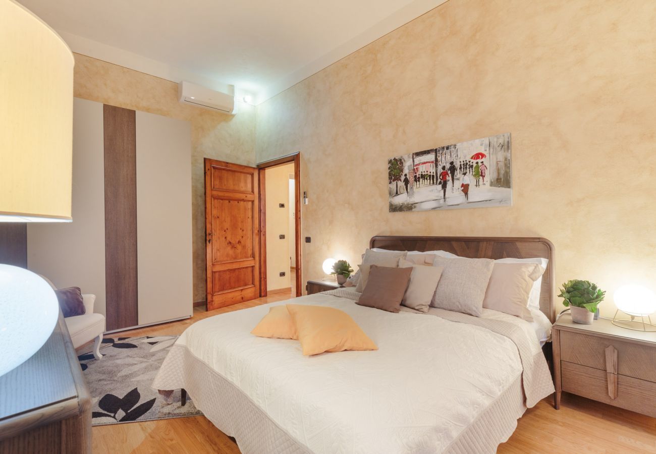 Apartment in Lucca - 3 bedrooms flat in central Lucca with air conditioning