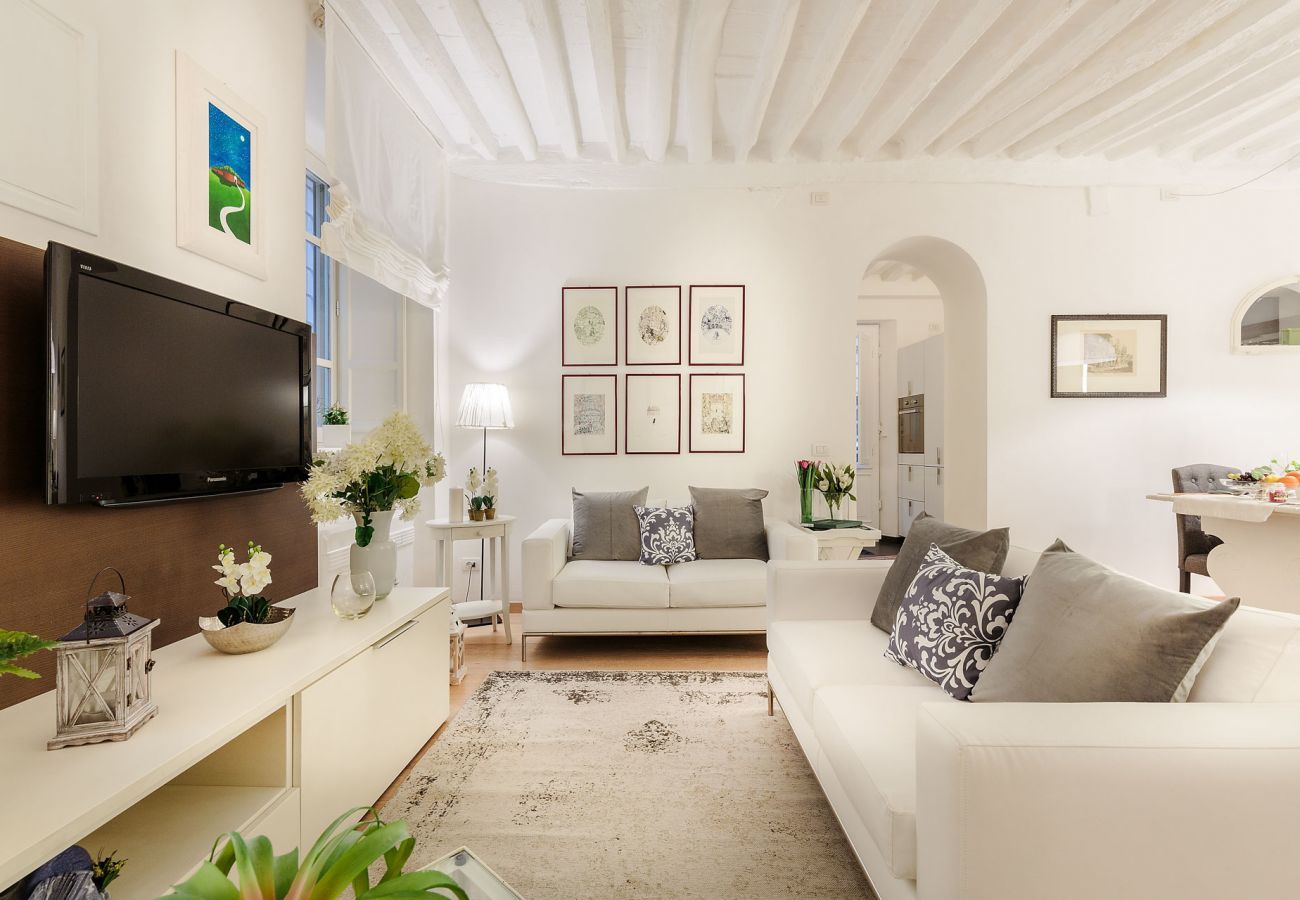 Apartment in Lucca - ORCHIDEA BIANCA a 2 Bedrooms 2 Bathrooms Understated Luxury with a Welcoming Ambience