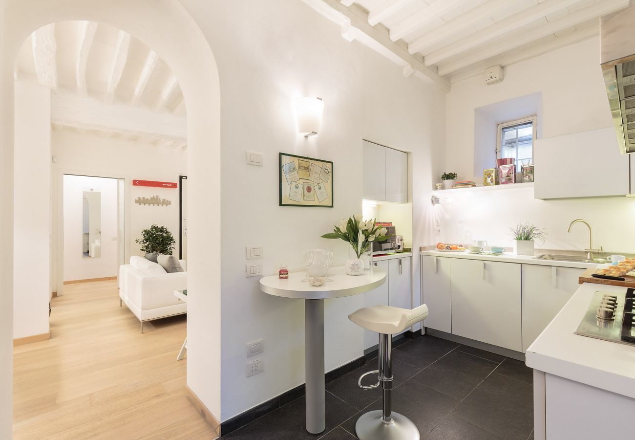 Apartment in Lucca - ORCHIDEA BIANCA a 2 Bedrooms 2 Bathrooms Understated Luxury with a Welcoming Ambience