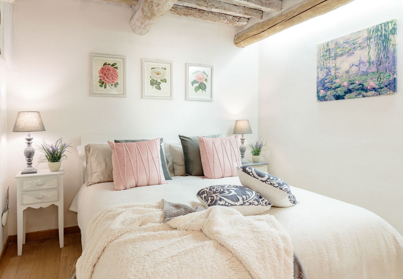 Apartment in Lucca - ORCHIDEA BIANCA a 2 Bedrooms 2 Bathrooms Understated Luxury with a Welcoming Ambience