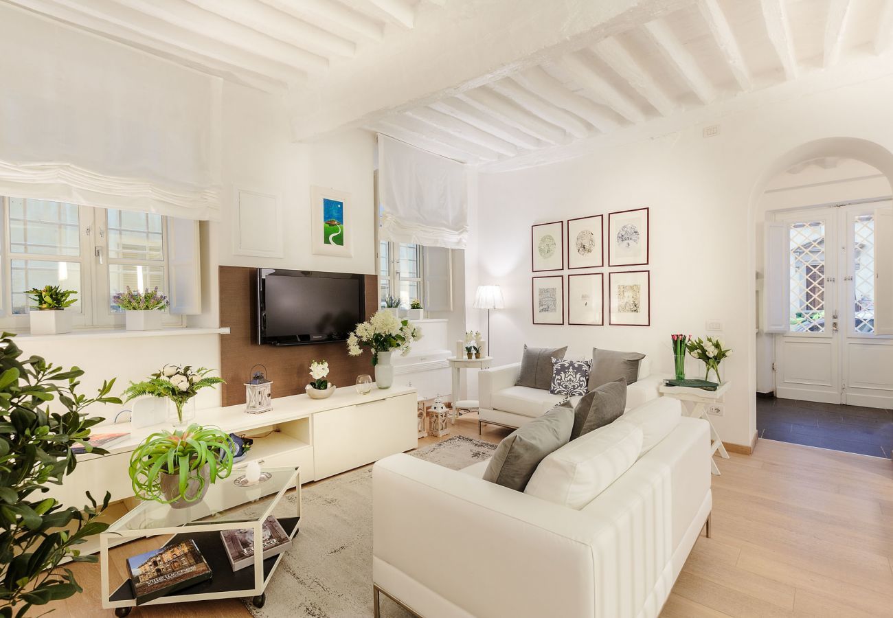 Apartment in Lucca - ORCHIDEA BIANCA a 2 Bedrooms 2 Bathrooms Understated Luxury with a Welcoming Ambience