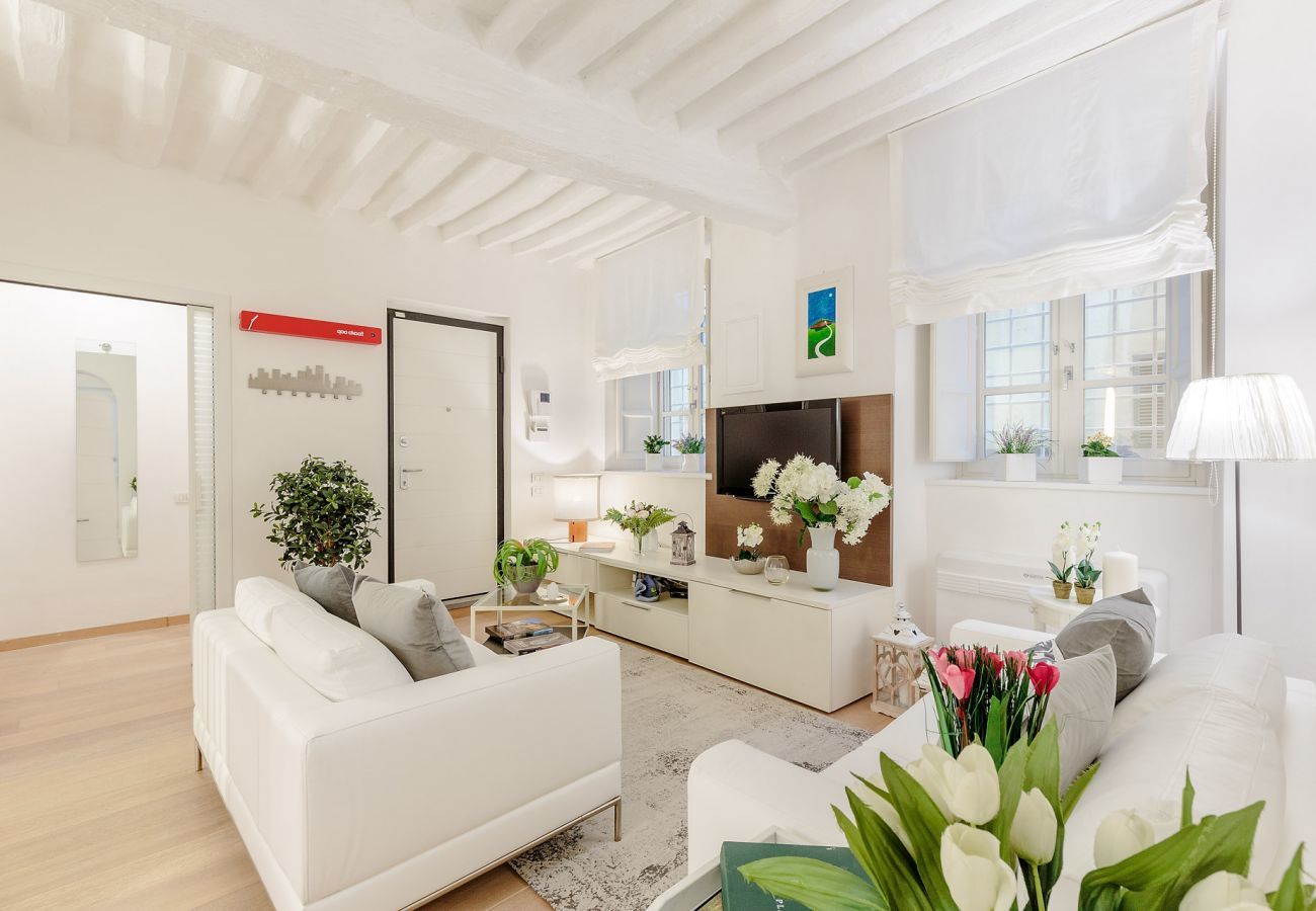 Apartment in Lucca - ORCHIDEA BIANCA a 2 Bedrooms 2 Bathrooms Understated Luxury with a Welcoming Ambience