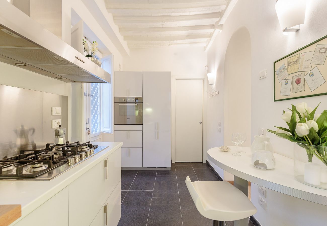 Apartment in Lucca - ORCHIDEA BIANCA a 2 Bedrooms 2 Bathrooms Understated Luxury with a Welcoming Ambience