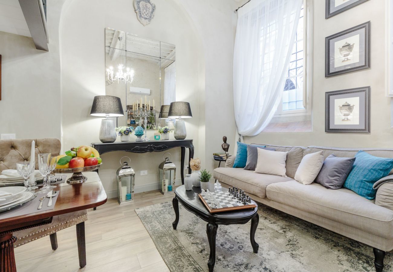 Apartment in Lucca - PAOLO GUINIGI Elegant Apartment Suite, Masterful Interior inside the Walls of Lucca