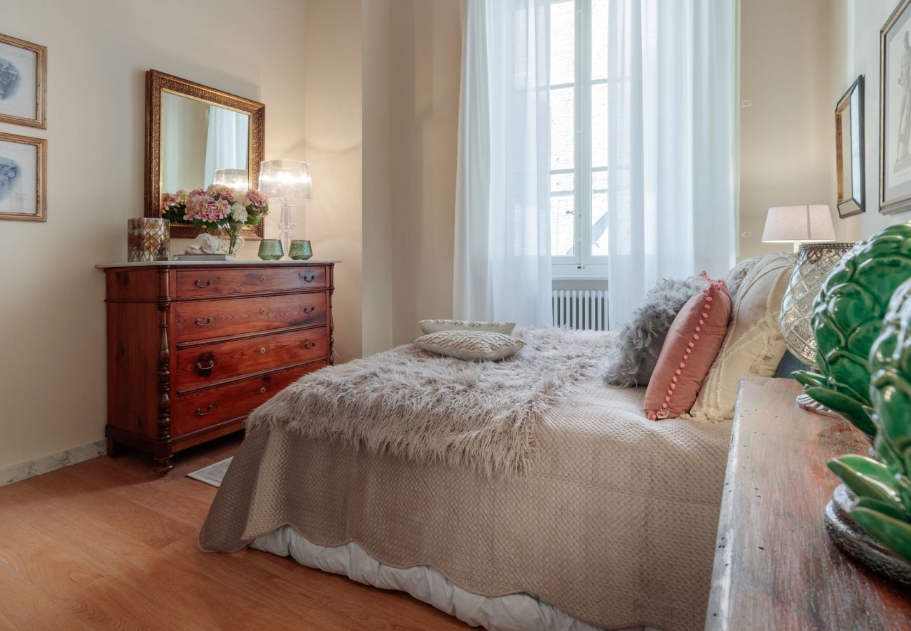 Apartment in Lucca - CASA UGOLINO, State of the Art Central 2 Bedrooms Apartment in Lucca