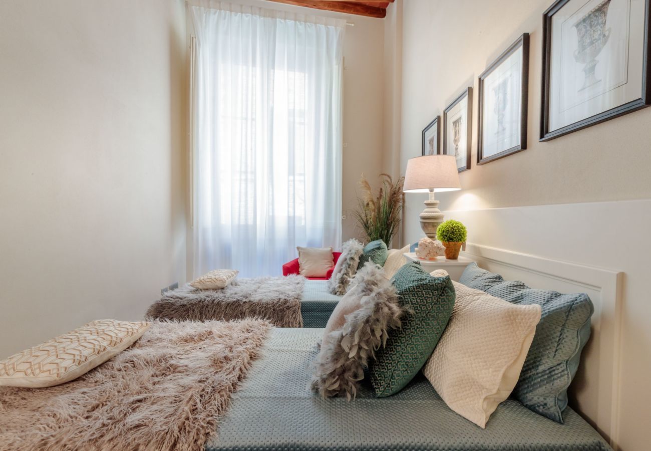 Apartment in Lucca - CASA UGOLINO, State of the Art Central 2 Bedrooms Apartment in Lucca