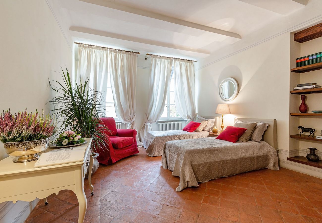 Apartment in Lucca - 8 Bedrooms Historical Masterpiece in the Heart of Lucca