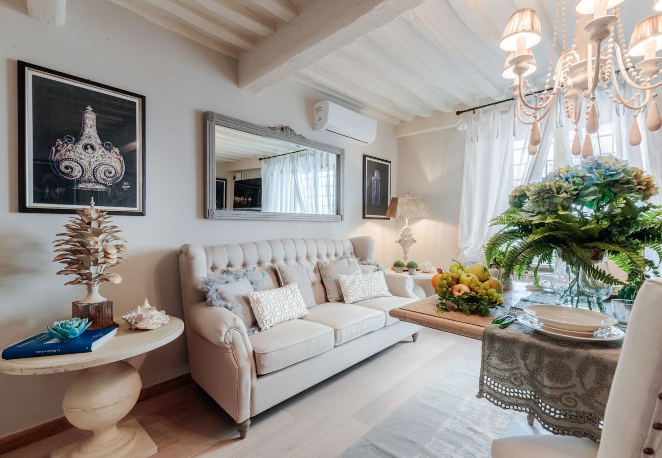 Apartment in Lucca - Luxury 1 Bedroom Apartment inside the Walls of Lucca