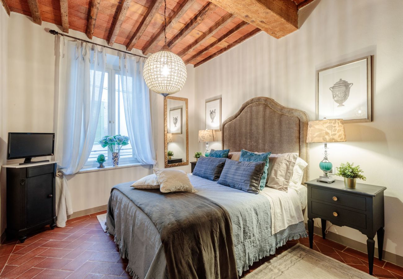 Apartment in Lucca - CASA KATHY: Smart and Convenient Luxury 2 Bedrooms Apartment inside the City Walls